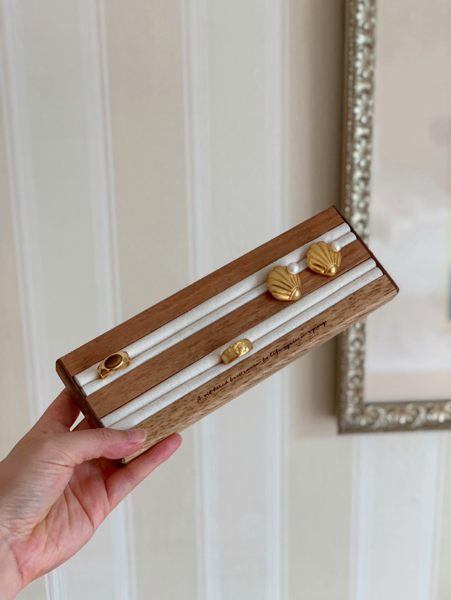 INNIHOME | Sculptural Oak and Walnut Ring & Earring Display